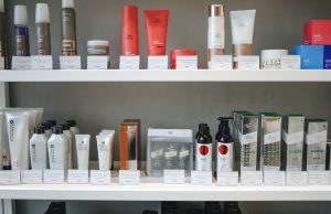 Sklep z profesjonalnymi kosmetykami – gdzie kupować sprawdzone produkty dla salonów i gabinetów